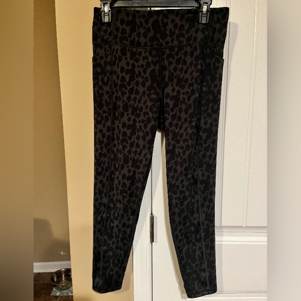 Victoria Secret green/black leopard leggings sz 12